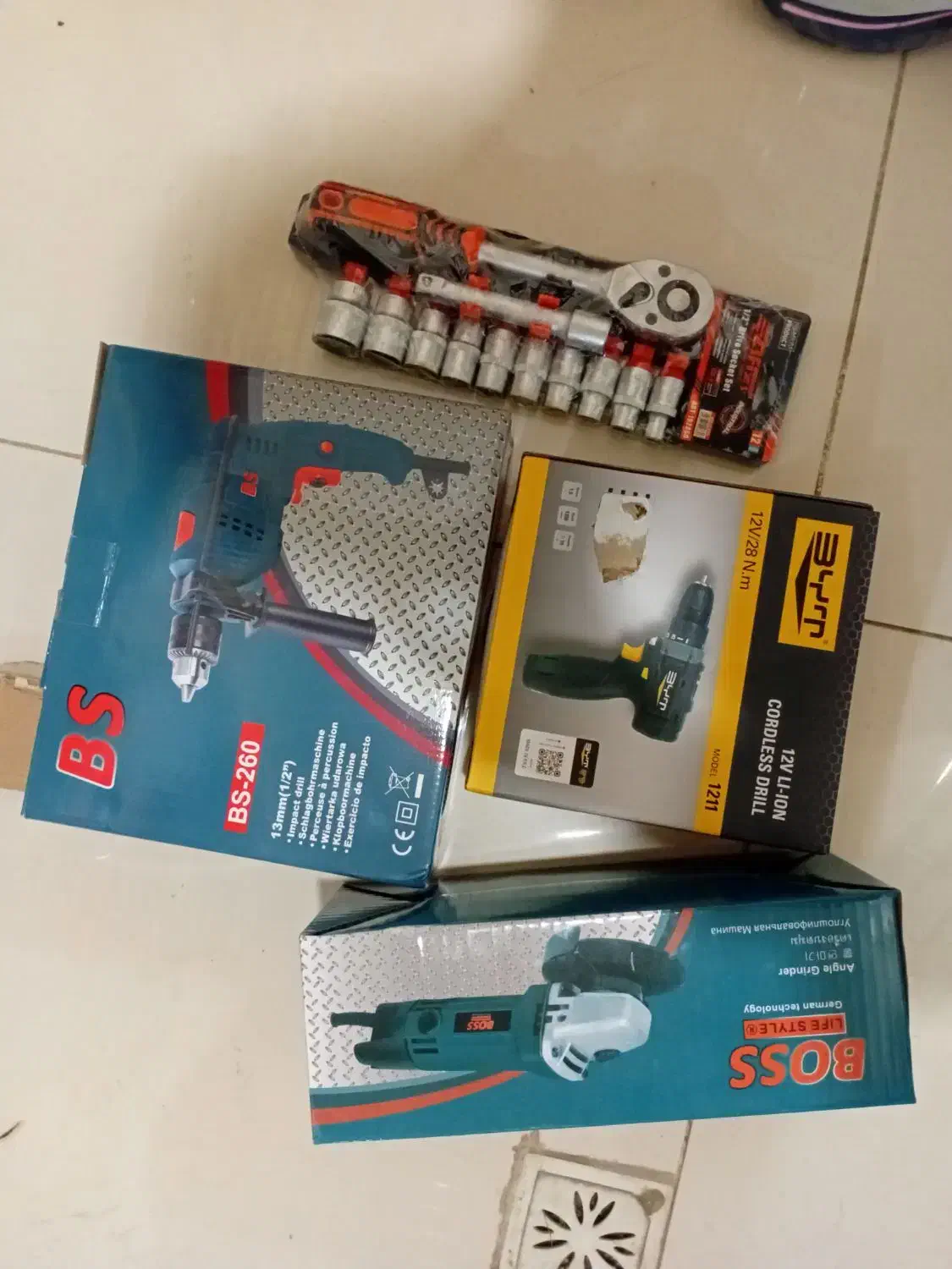 همه چی نو آکبند هس داخل کارتون|ابزارآلات|قیدار, |دیوار