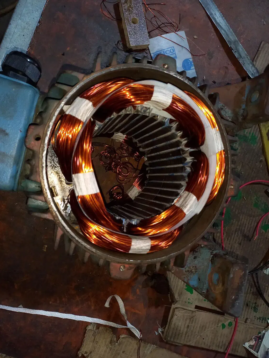 سیم پیچی.|خدمات پیشه و مهارت|آبیک, |دیوار