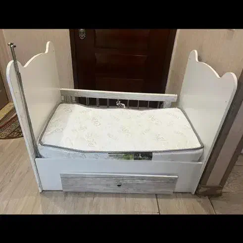 تخت خواب کودک|تخت و صندلی بچه|چهارباغ, |دیوار