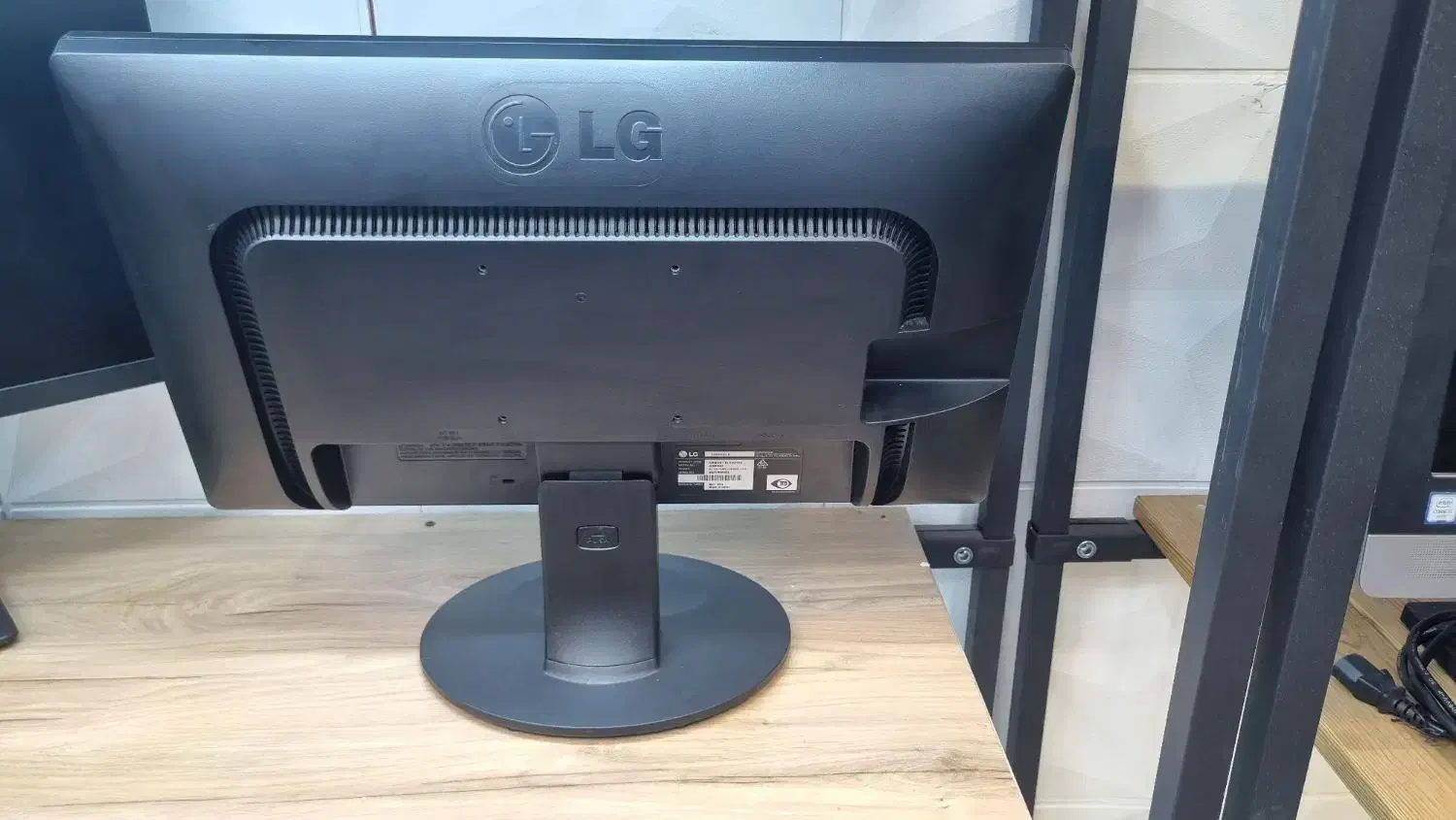 مانیتور Lg 22|قطعات و لوازم جانبی رایانه|اهواز, نادری|دیوار