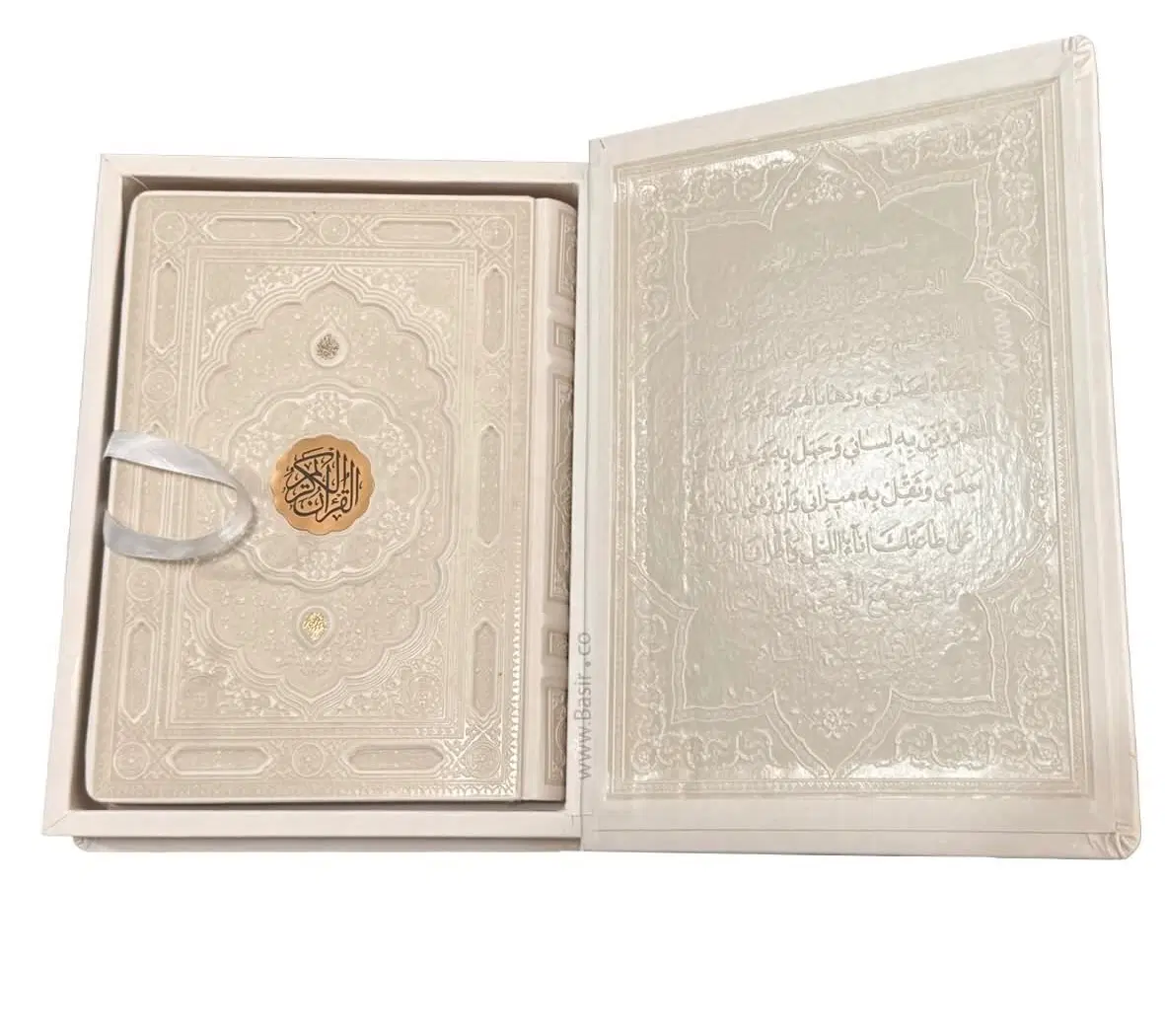 کتاب قرآن عروس چرمی سفید بسیار نفیس کد ۲۰۱۵|کتاب و مجله مذهبی|تهران, فلسطین (میدان انقلاب)|دیوار