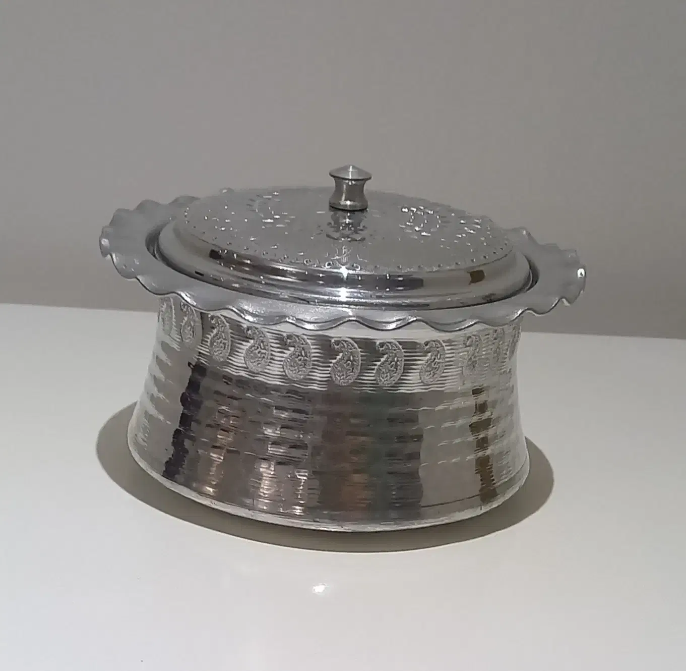 ظرف رویی (دیزی خوری)|ظروف سرو و پذیرایی|رشت, کوی جام جم|دیوار