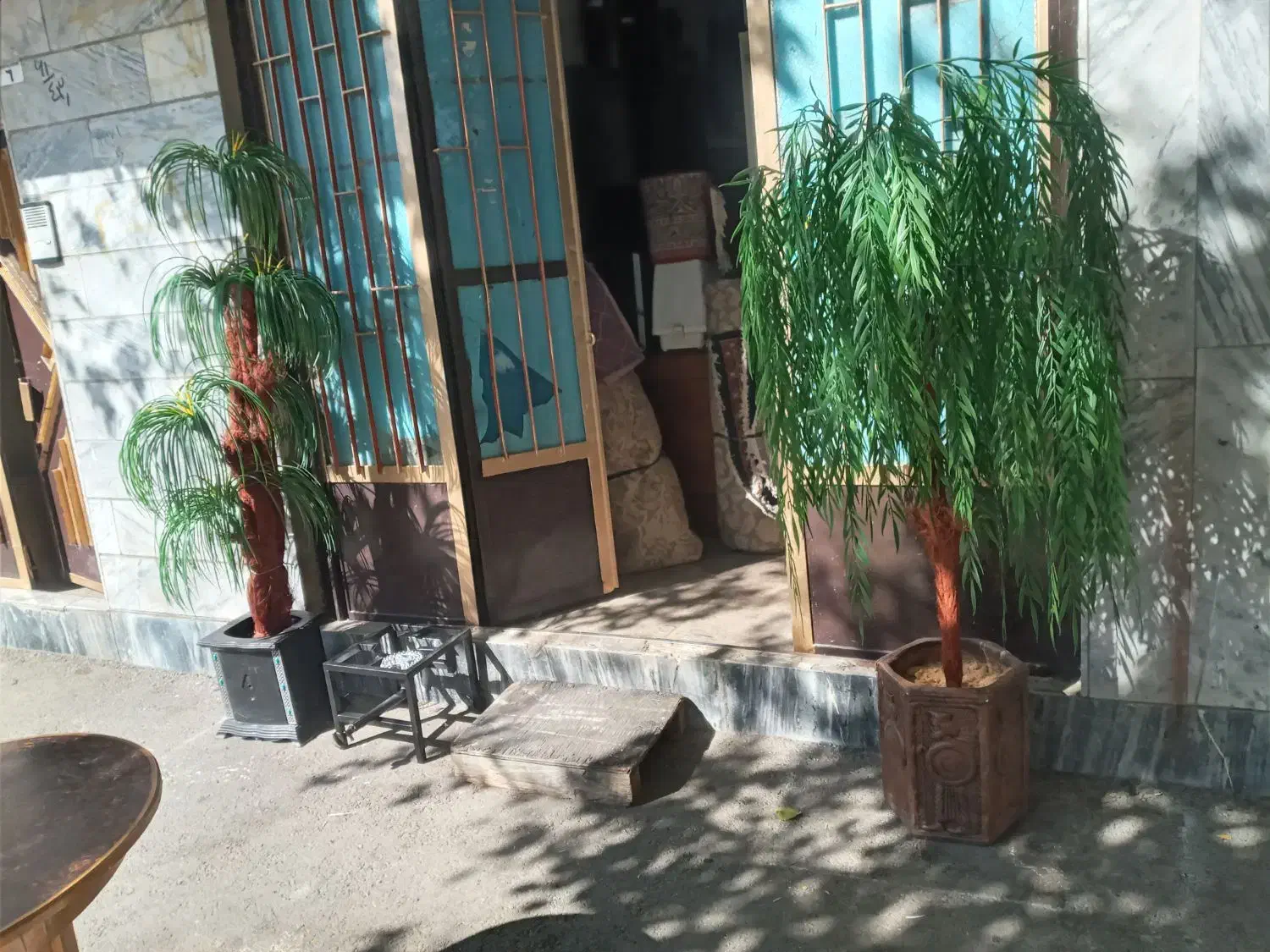 دوعدد درختچه|گل مصنوعی|بروجرد, |دیوار