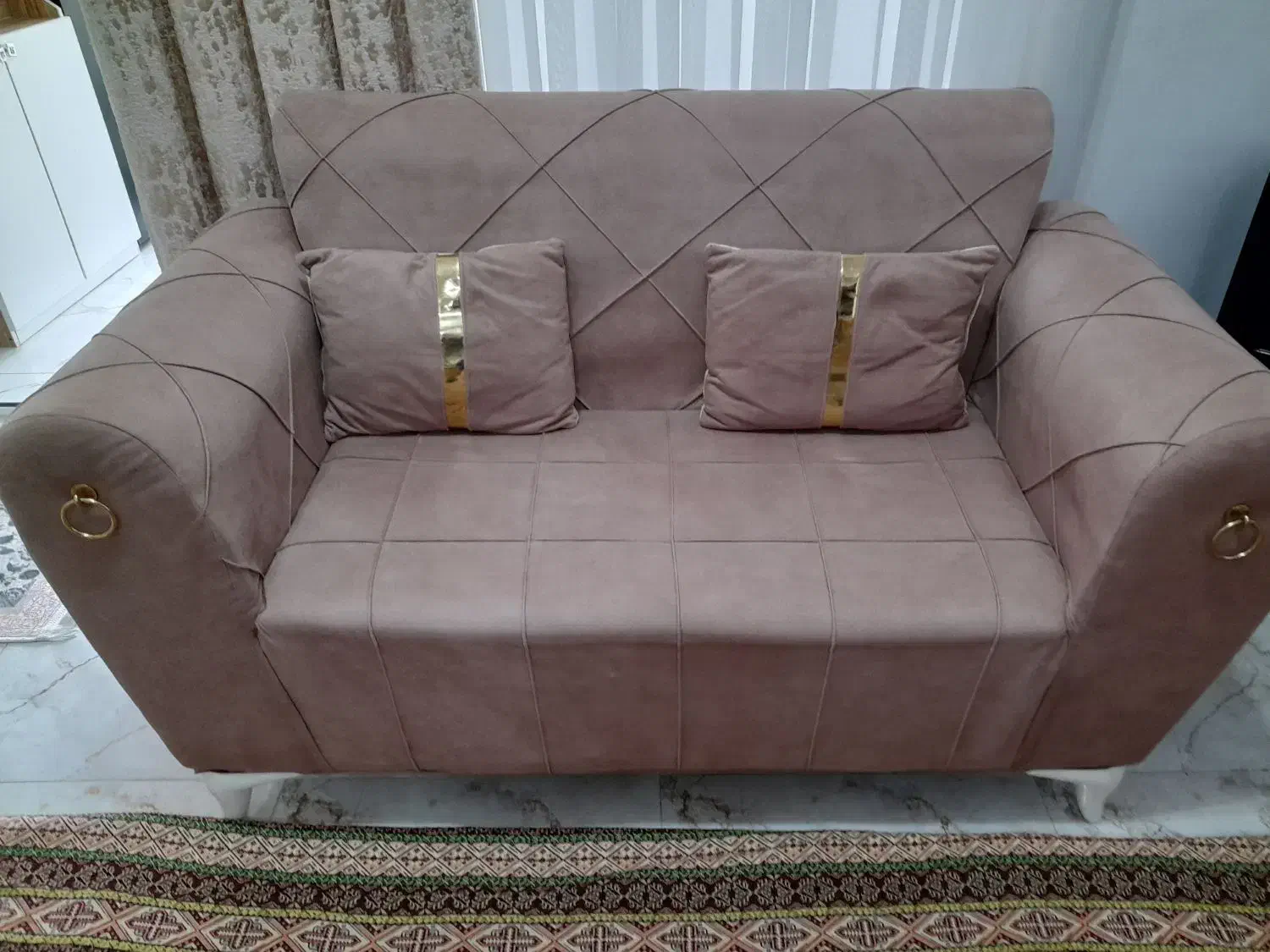 مبل ۷ نفره تمیز و سالم|مبلمان خانگی و میز عسلی|رشت, حومه رشت|دیوار