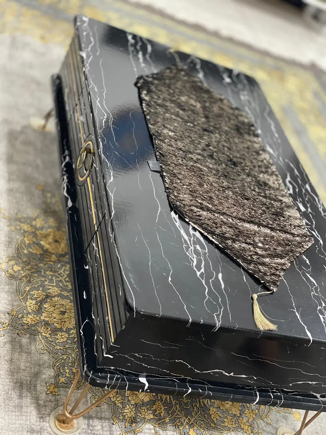 جلو مبلی و عسلی شیک|مبلمان خانگی و میز عسلی|ایلام, |دیوار