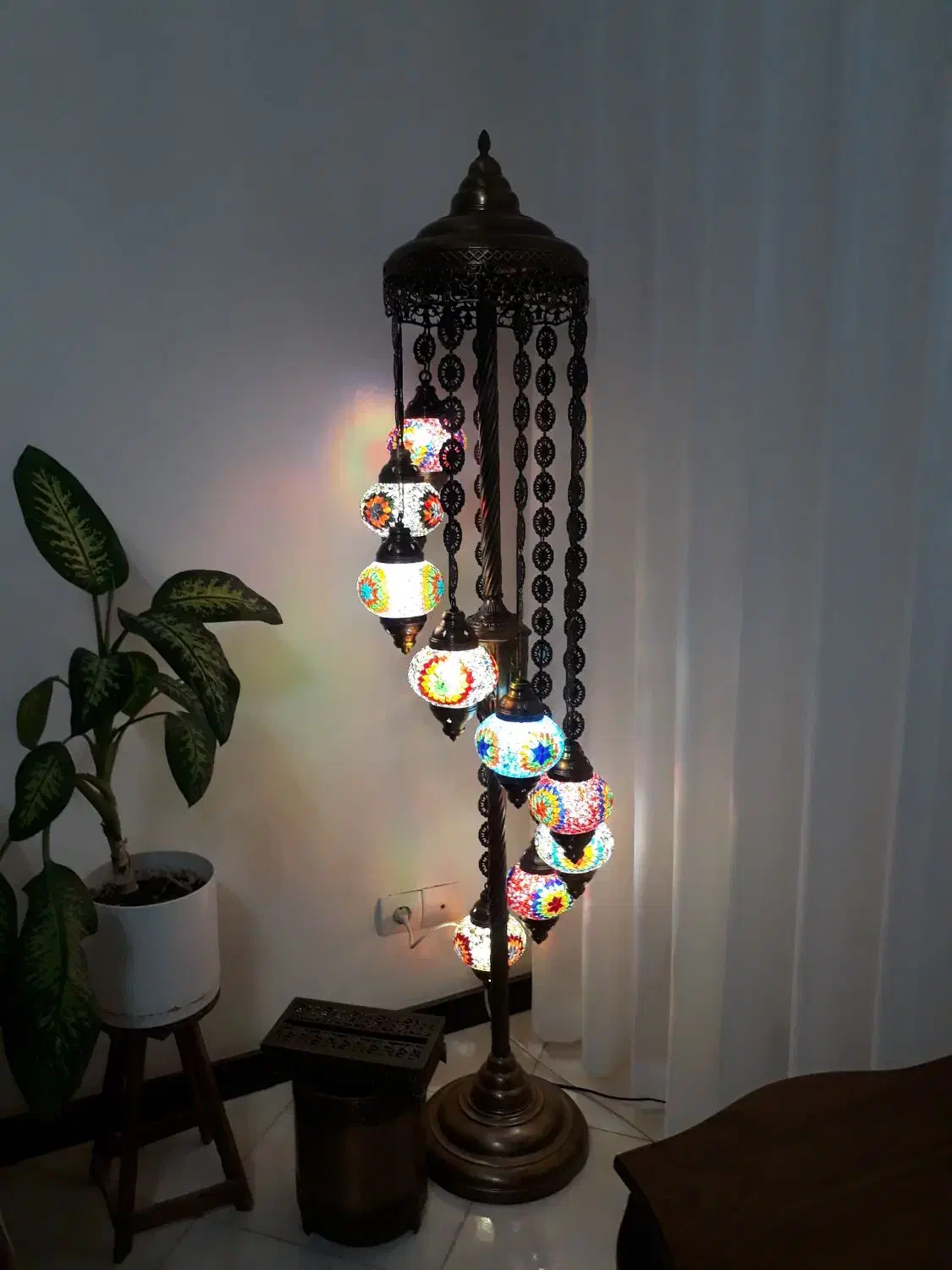 اباژور مراکشی|چراغ خواب و آباژور|گلبهار, شهر جدید گلبهار|دیوار