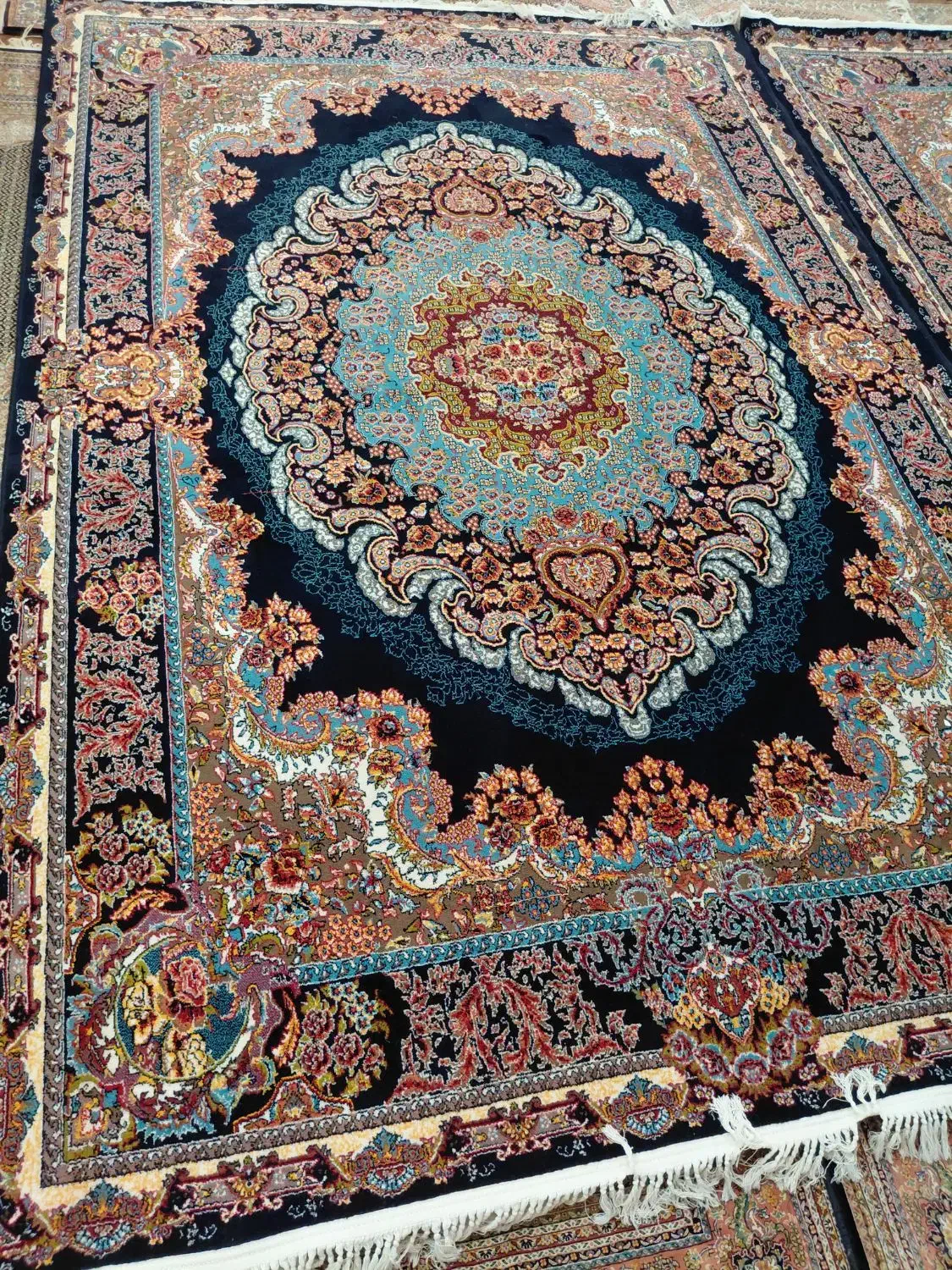 یک جفت فرش ۶ متری۷۰۰ شانه در حد نو،زمینه سرمه ای|فرش|اردبیل, |دیوار