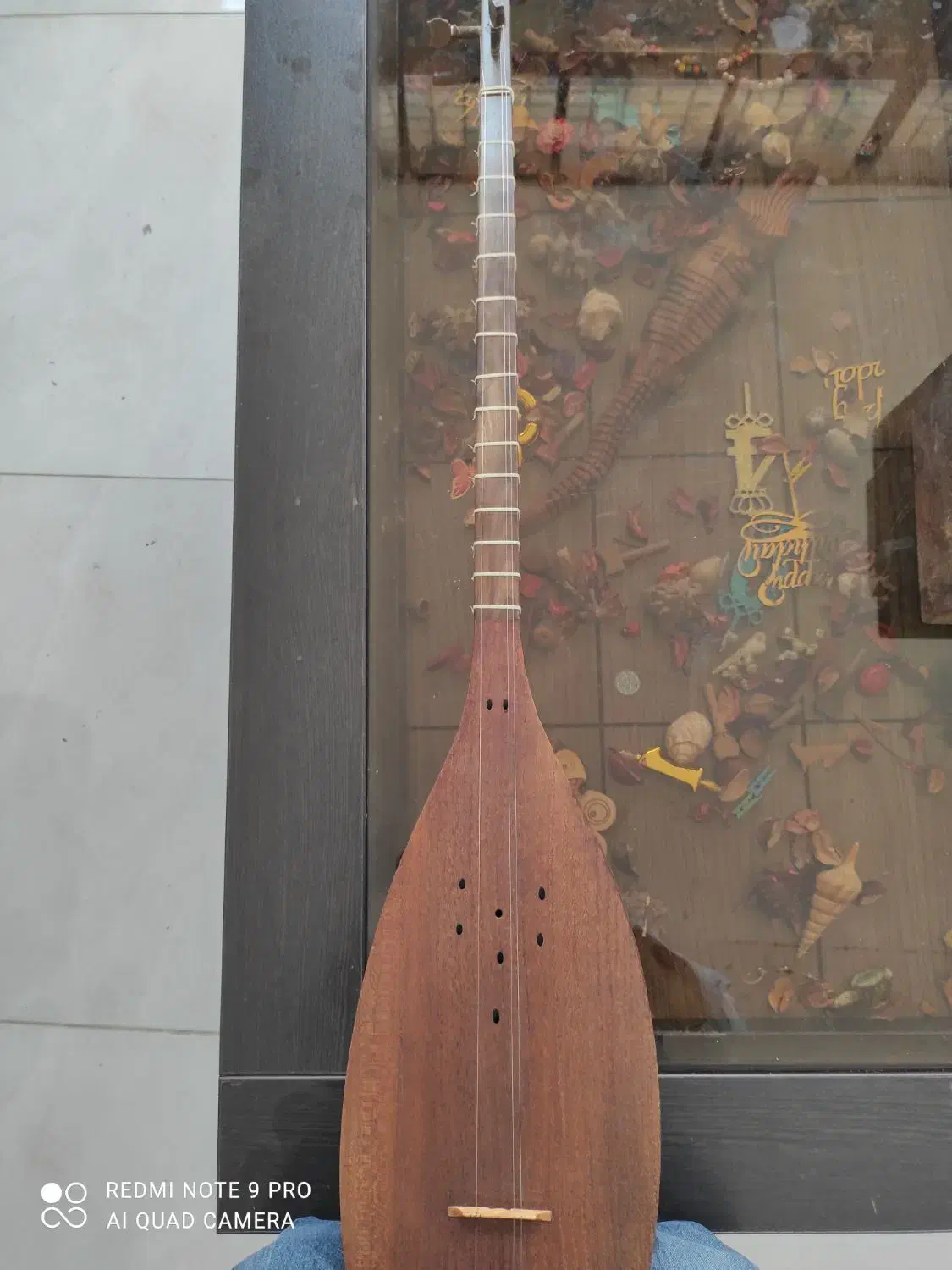 تنبور کاسه ای|سازهای سنتی|کرمانشاه, |دیوار