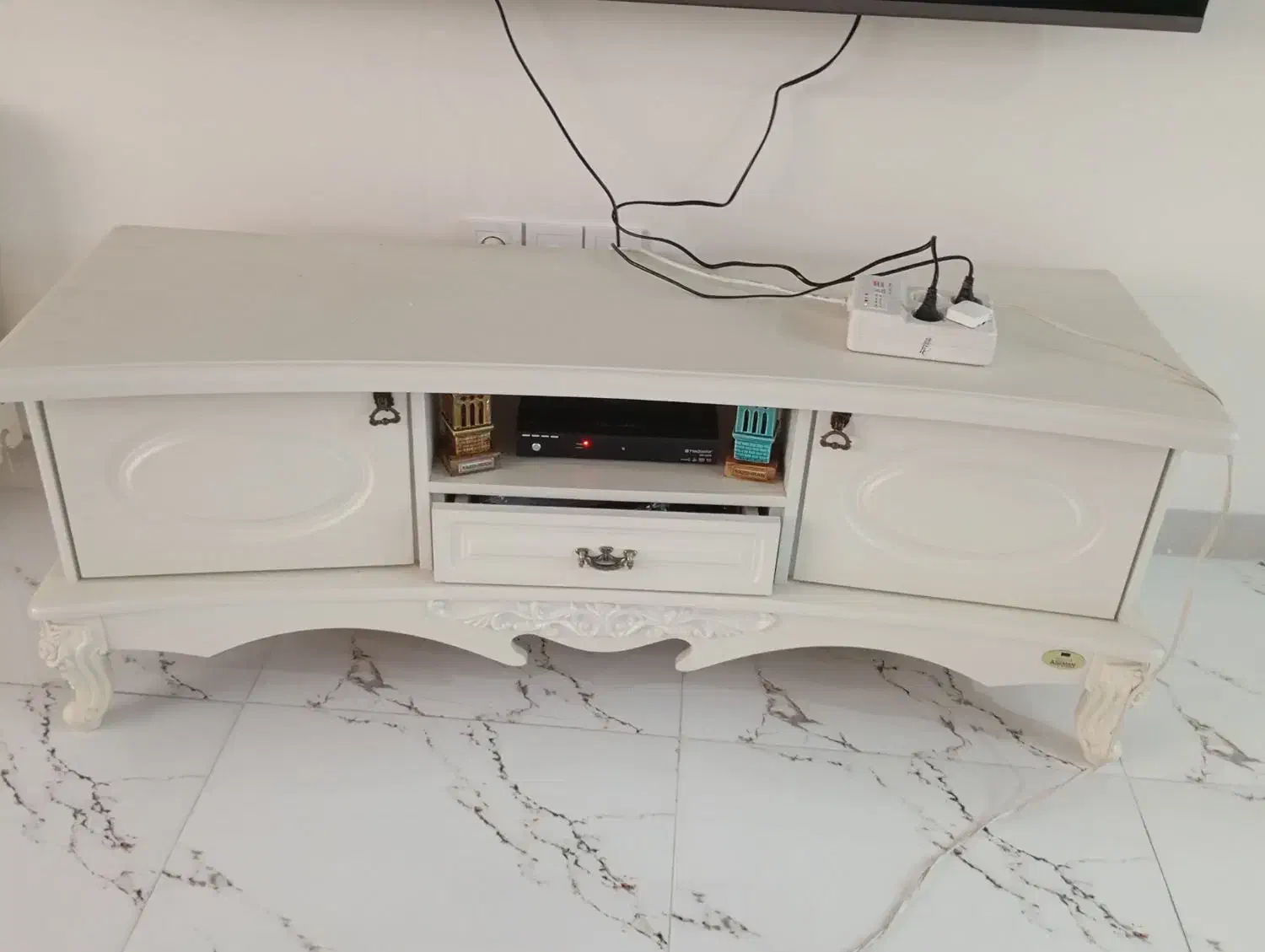 میزتلوزیون|میز تلویزیون|پرند, فاز ۴|دیوار