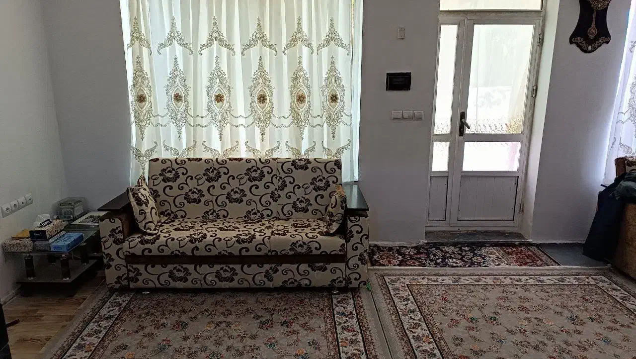 حیاط ویلایی در اسفهلان|فروش خانه و ویلا|خسروشاه, |دیوار