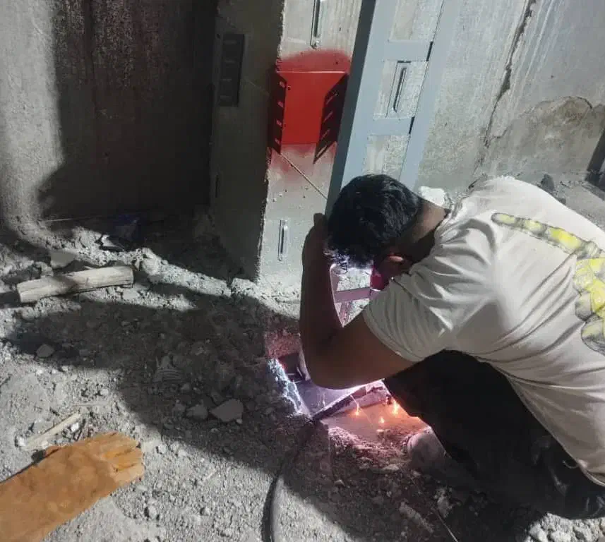 جوشکار سیار آهن کشی ساختمان(نبشی کشی و نصب والپست)|خدمات پیشه و مهارت|بندر دیر, |دیوار