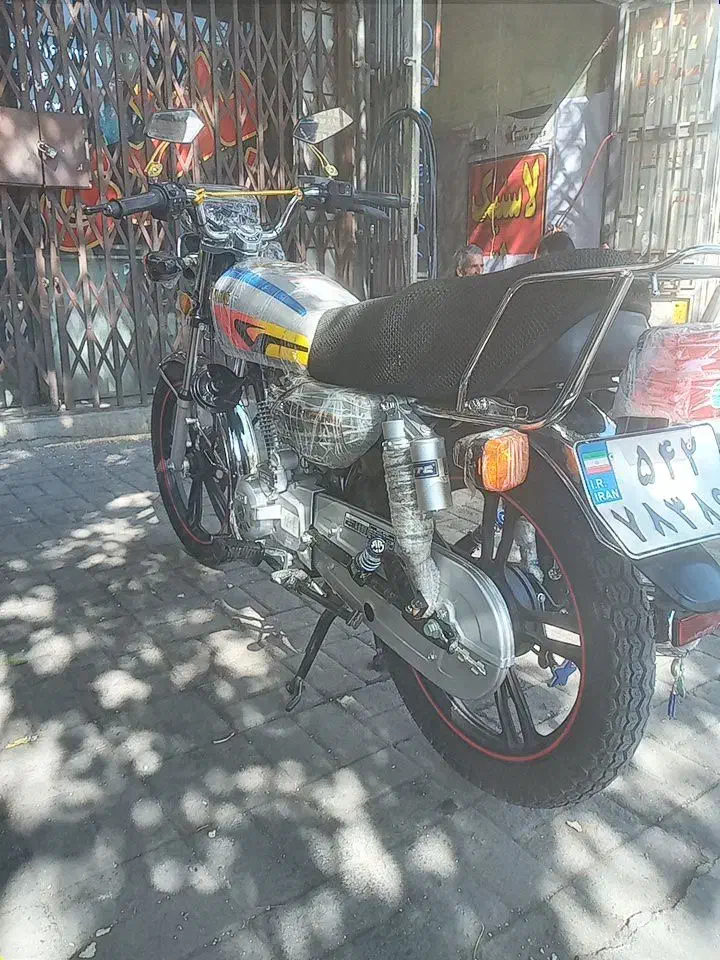 موتور ۴۰۴ یک ماه کارکرد|موتورسیکلت|بروجرد, |دیوار