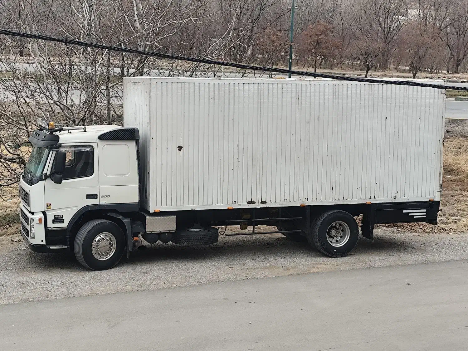 اف ام تک مسقف فلزی|خودرو سنگین|بروجرد, |دیوار