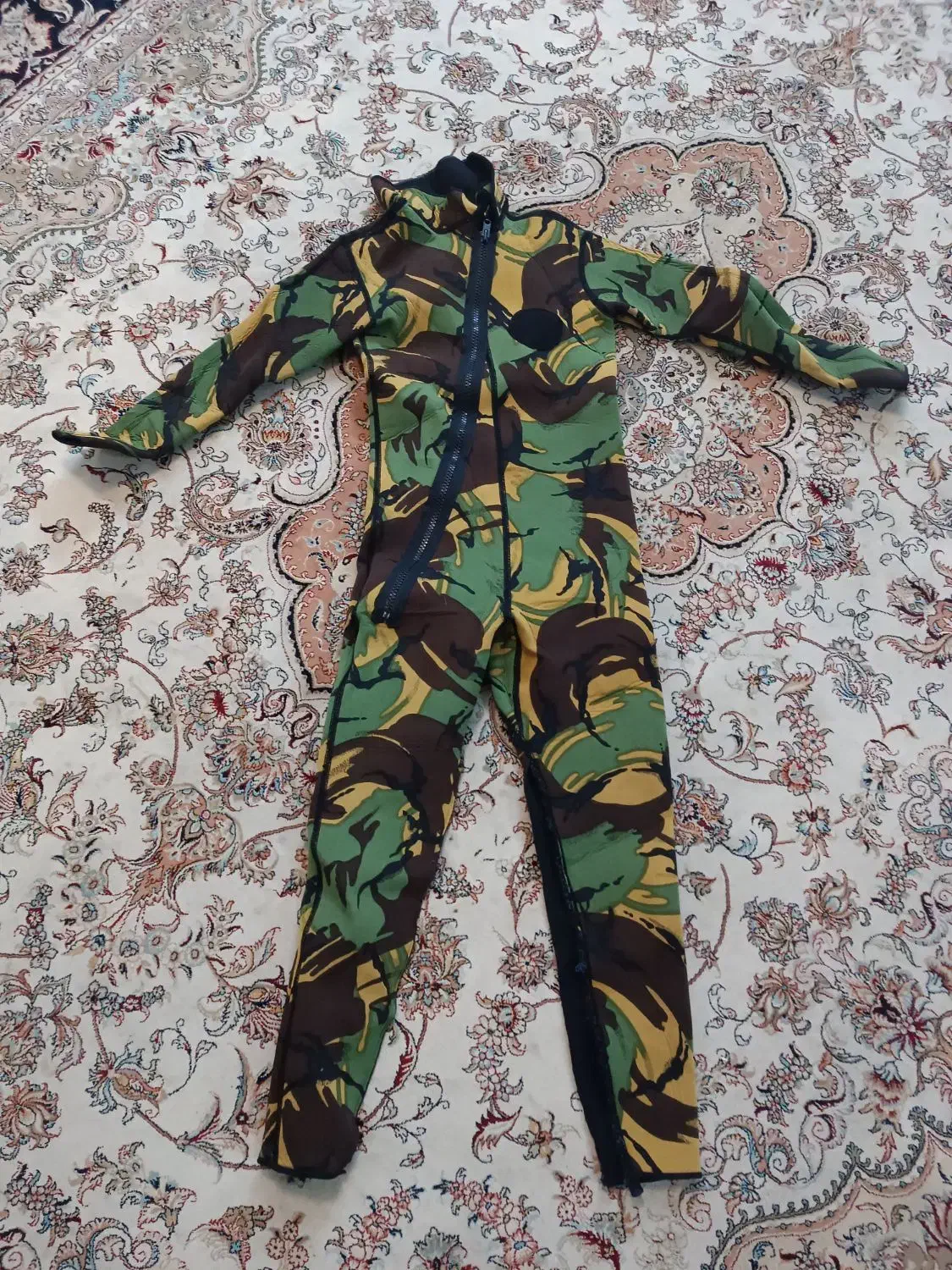 فروش یک دست وت سوت غواصی ۴ میل دو طرفه|غواصی و ورزشهای آبی|رشت, قاسمیه|دیوار