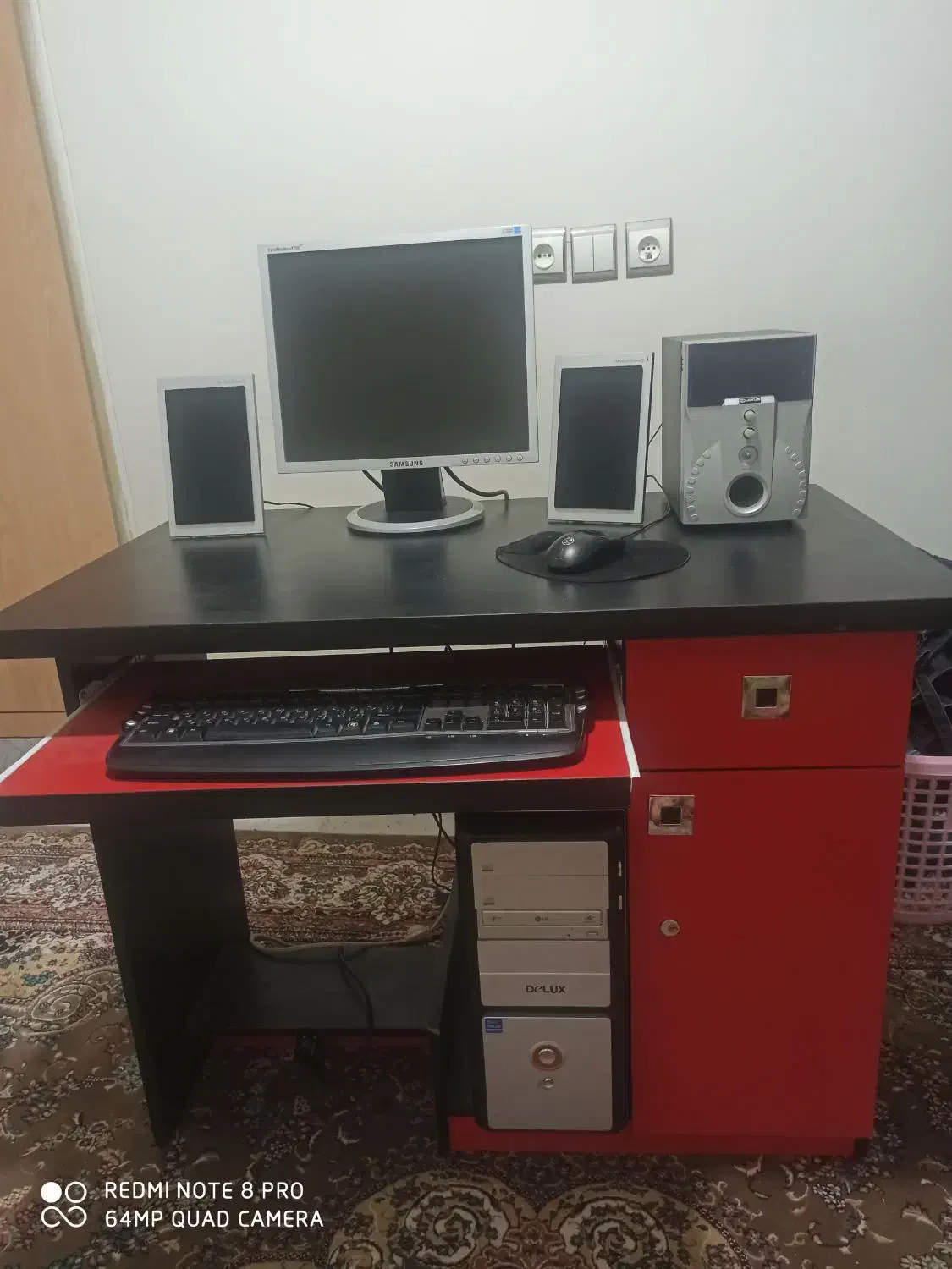 میز تحریر یا کامپیوتر|میز تحریر و کامپیوتر|سبزوار, هویزه|دیوار