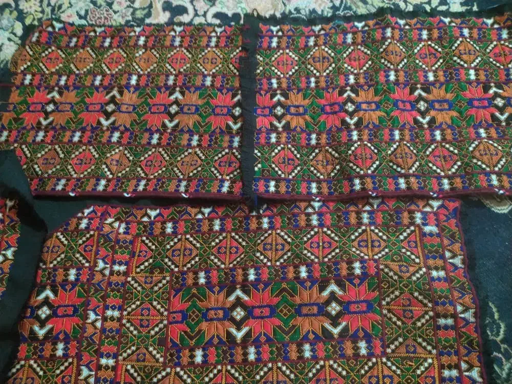 زیاستین|لباس|کورین, |دیوار