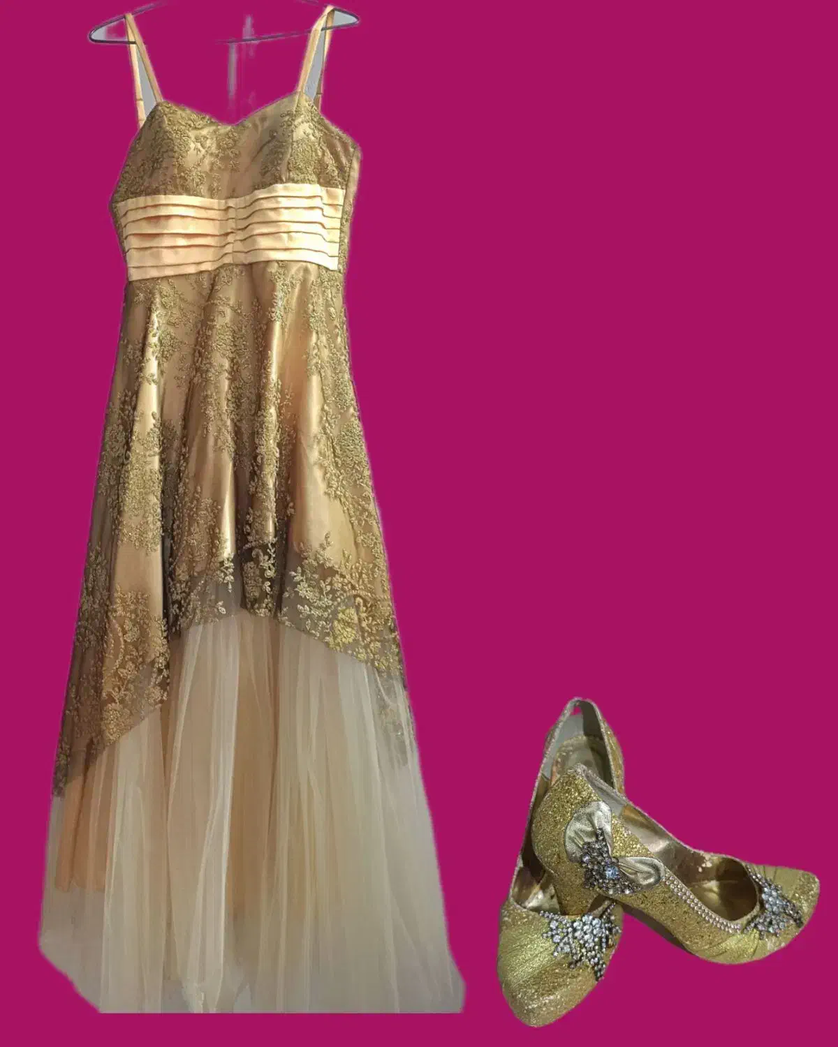 کفش و پیراهن مجلسی|لباس|کاشان, گبرها|دیوار