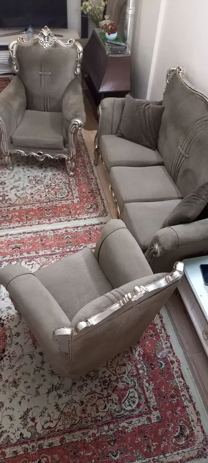 مبل کلاسیک ۵ نفره|مبلمان خانگی و میز عسلی|تهران, کیانشهر|دیوار