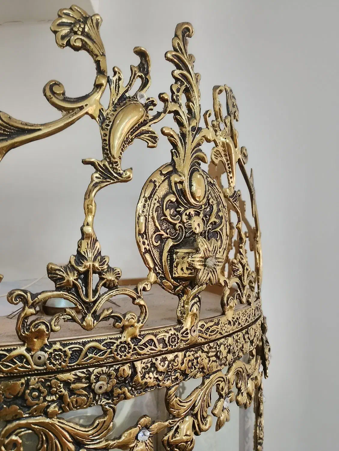 بوفه برنجی سنگین و خوش نقش|بوفه، ویترین، کنسول|کرج, ساماندهی|دیوار