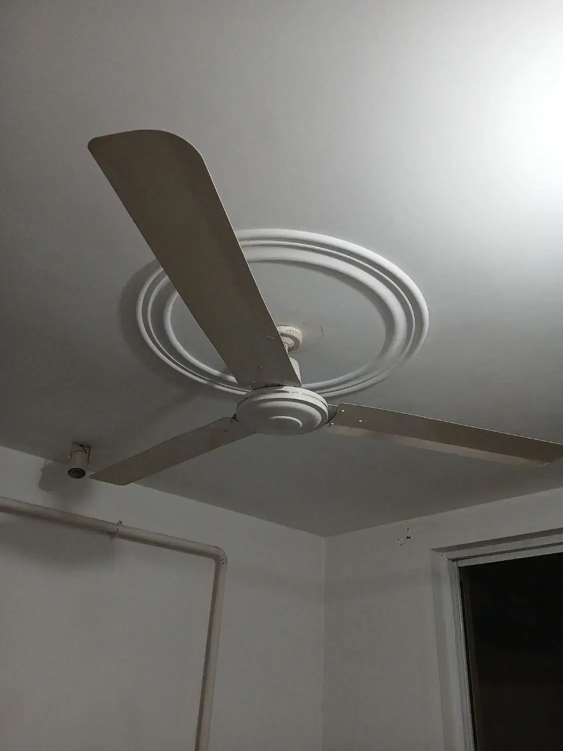 پنکه سخفی|پنکه و تصفیهکنندهٔ هوا|رشت, خرسندی|دیوار