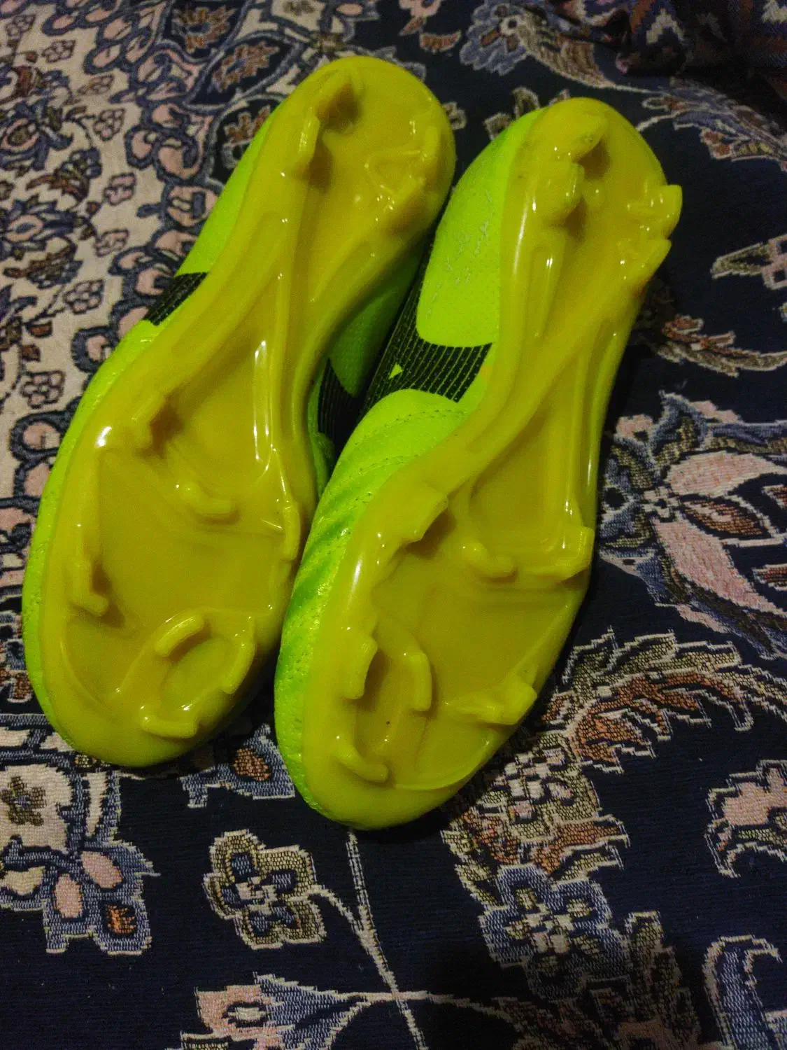 استوک فوتبالی|کیف، کفش، کمربند|سنگر, |دیوار