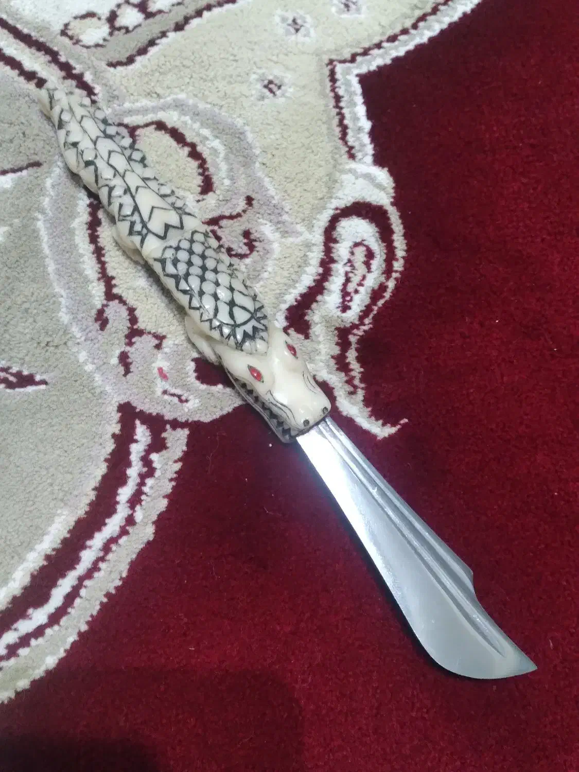 چاقوبادسته استخوان کنده کاری شده|کلکسیون اشیاء عتیقه|قزوین, |دیوار