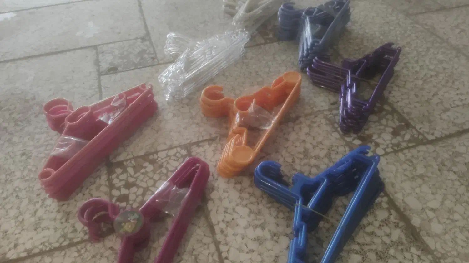 چوب لباسی بچگانه نو|بندرخت و رخت‌آویز|مشهد, کلاهدوز|دیوار