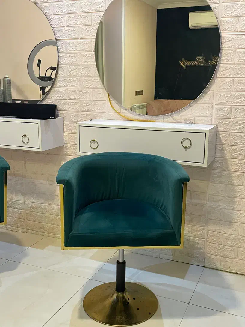 صندلی ارایشگاه کوتاهی|آرایشگاه و سالن‌های زیبایی|رشت, دیلمان|دیوار