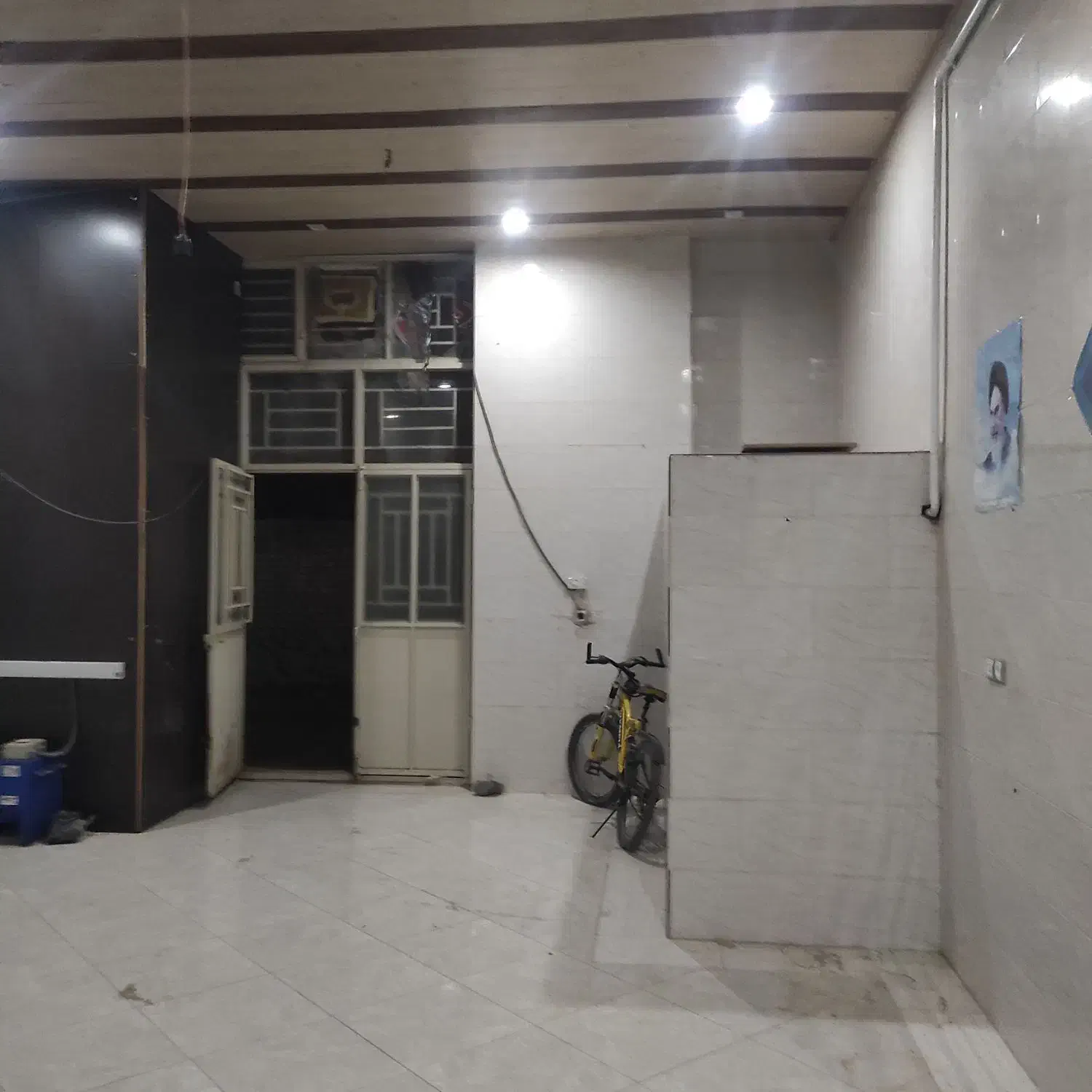 مغازه نبش خ دانشگاه آزاد تفت|اجارهٔ مغازه و غرفه|تفت, |دیوار