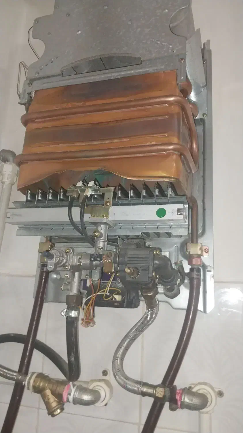 خریدار انواع آبگرمکن های دیواری کهنه وفرسوده|آبگرمکن، پکیج، شوفاژ|نهاوند, |دیوار