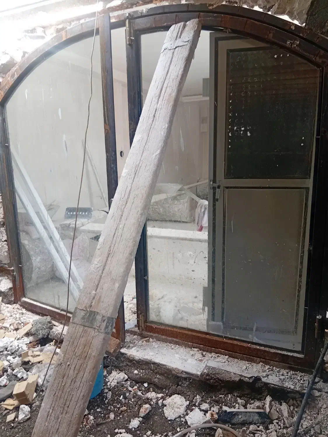 در شیشه دار|مصالح و تجهیزات ساختمان|جغتای, |دیوار