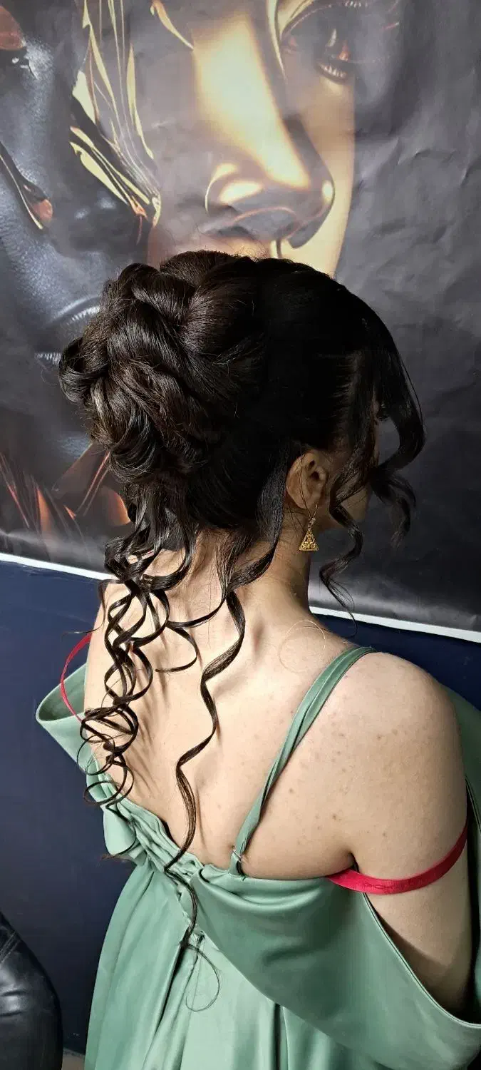 خدمات و اموزش|خدمات آرایشگری و زیبایی|تربت جام, بیست متری منبع آب|دیوار