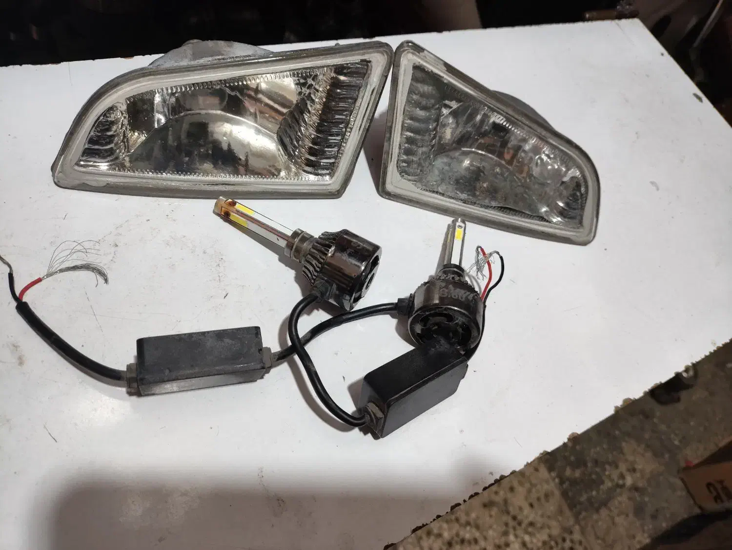 مه شکن و هدلایت 111و 132|قطعات یدکی و لوازم جانبی|شیراز, باغ تخت|دیوار