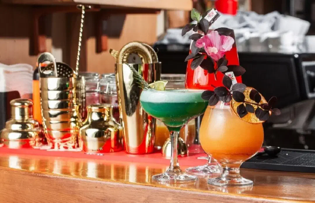 باریستاوبارتندرحرفه ای درمراسم وافتتاحیهها|خدمات پذیرایی، مراسم|تبریز, |دیوار