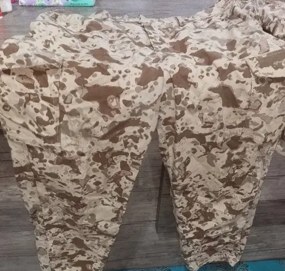 لباس سربازی.|لباس|نجف‌آباد, پادگان|دیوار