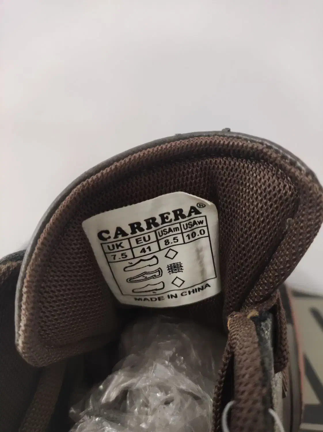 کفش کتونی و یک جفت زنانه چرم|کیف، کفش، کمربند|شاهینشهر, مخابرات (شهید بهشتی)|دیوار