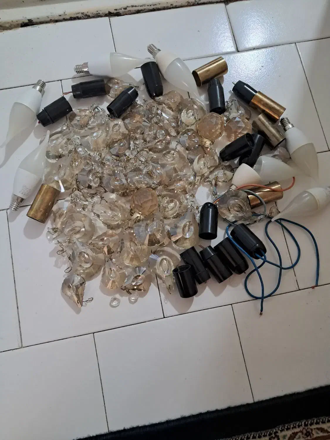 تعدادی آویز لوستر|لوستر و چراغ آویز|ملایر, |دیوار