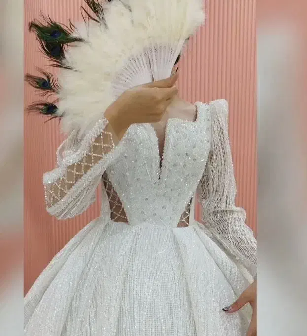 لباس عروس|لباس|مشهد, کوشش|دیوار