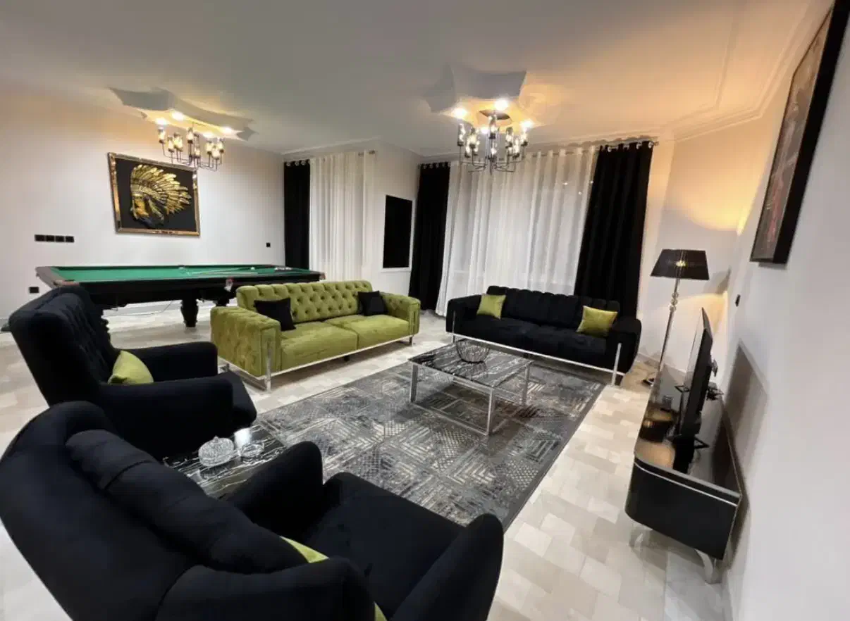 هم خانه(هم خونه) مالک هستم