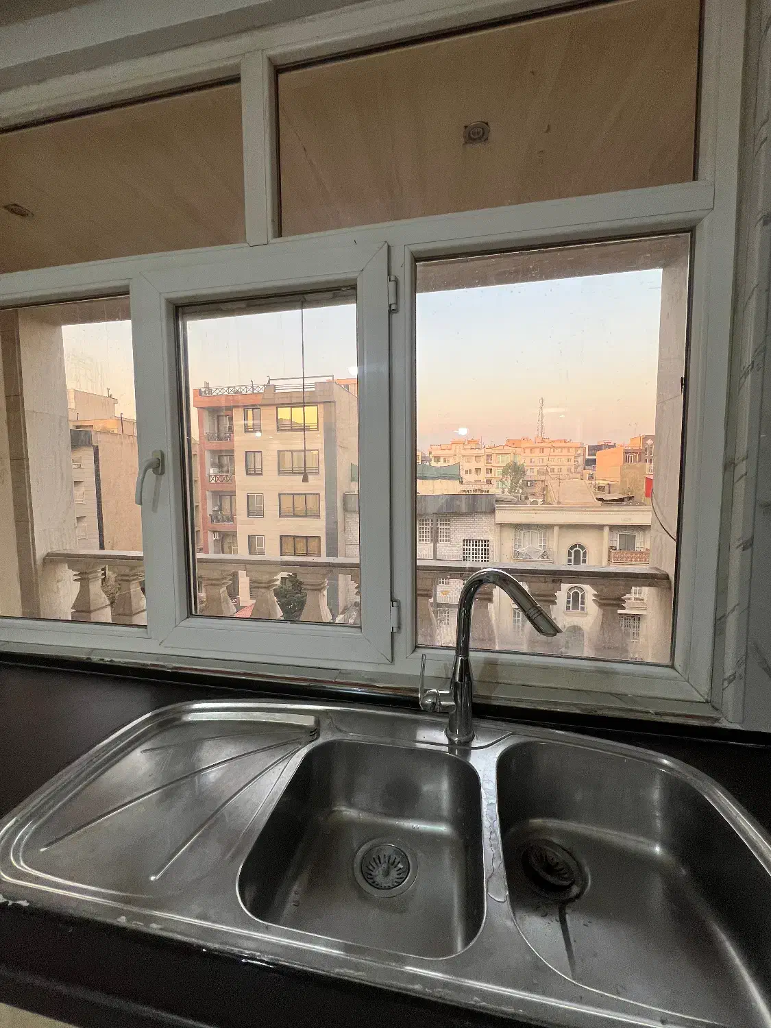 آپارتمان ۱۳۰ متری فردوس شرق