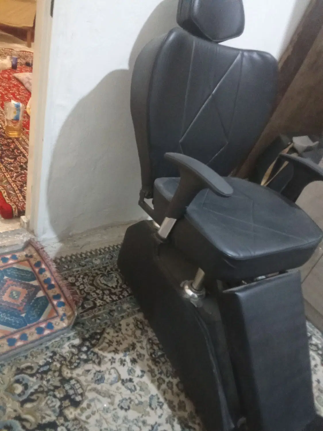صندلی|صندلی و نیمکت|رباط‌کریم, نصیرشهر|دیوار