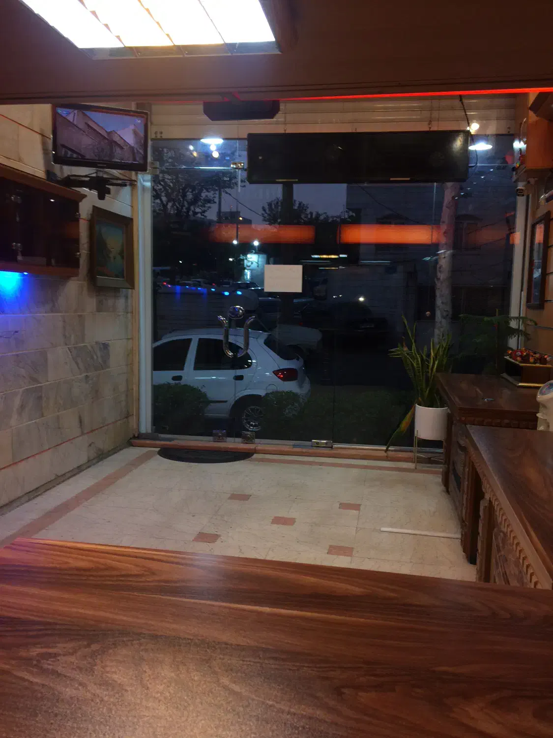 مغازه تجاری ۲۰ متر همکف و۹متربالکن|اجارهٔ مغازه و غرفه|تهران, تهرانپارس شرقی|دیوار