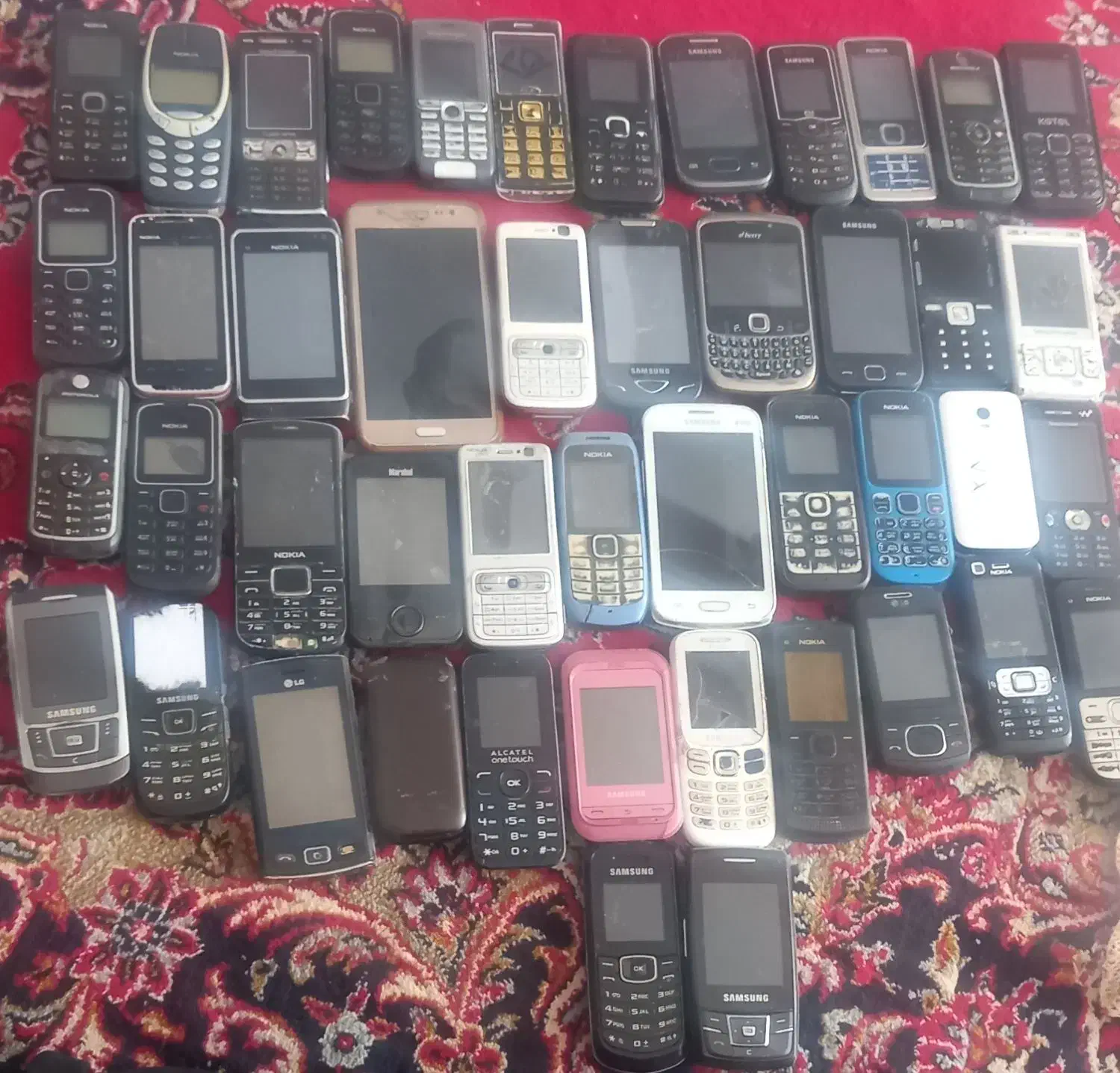 گوشی ساده و لمسی|موبایل|اصفهان, ارغوانیه|دیوار