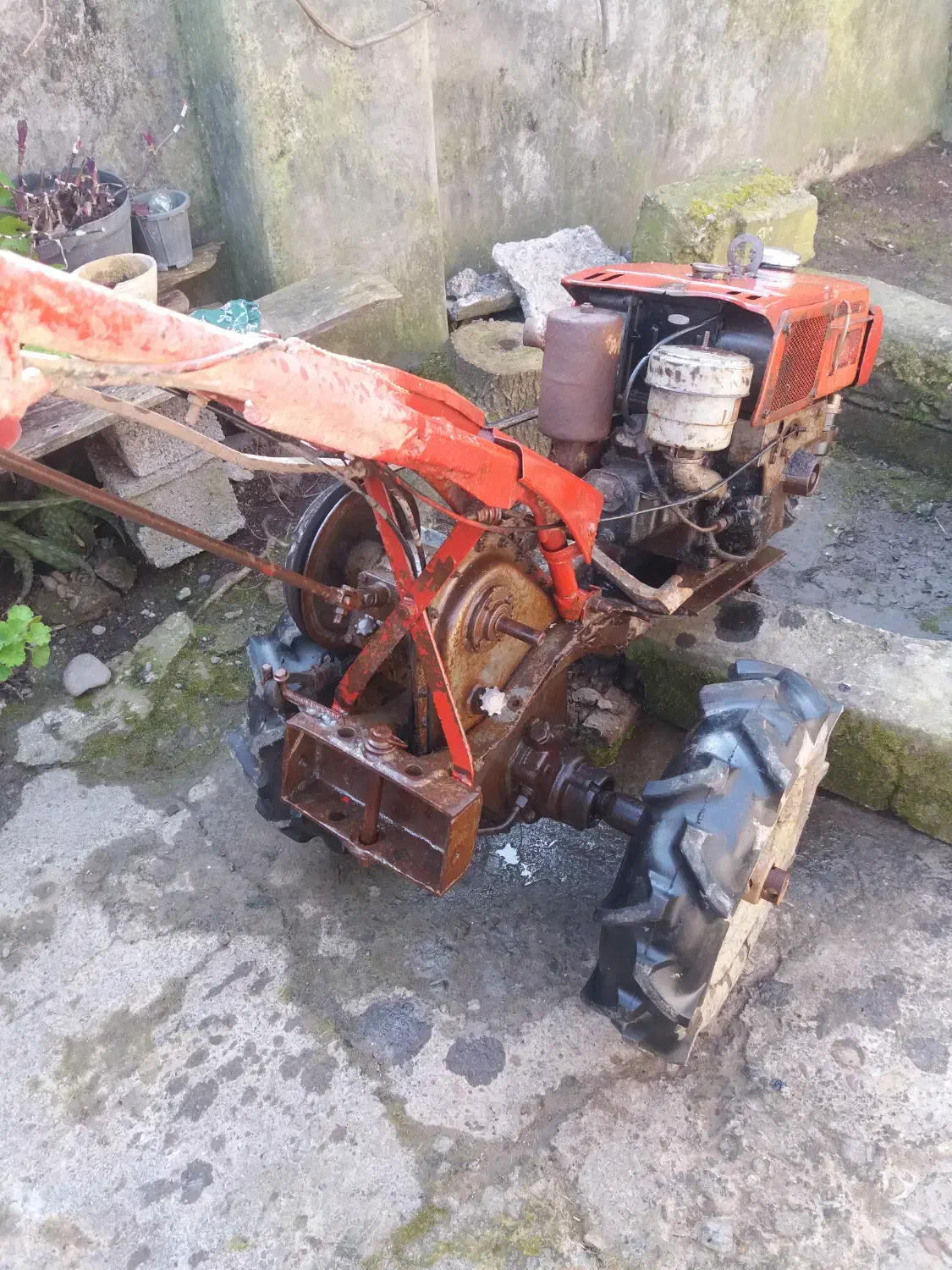 تیلر چهارونیم|خودرو سنگین|لاهیجان, لفمجان|دیوار