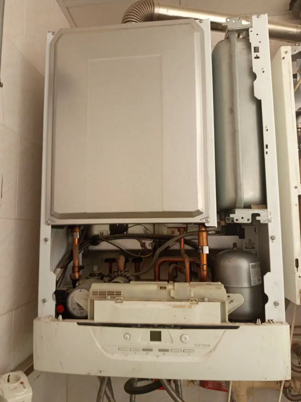 نصب و تعمیر پکیج و رادیاتور تضمینی|خدمات پیشه و مهارت|صدرا-فارس, فاز ۱|دیوار