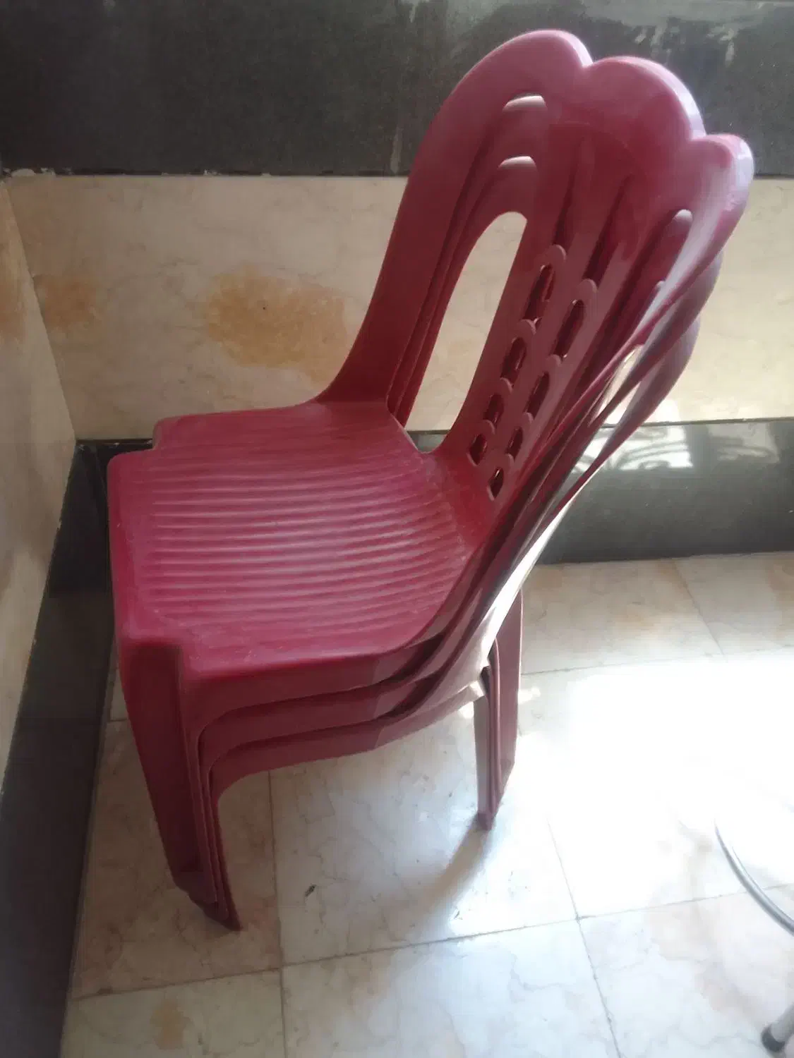 صندلی پلاستیکی قرمز|صندلی و نیمکت|خرمآباد, |دیوار
