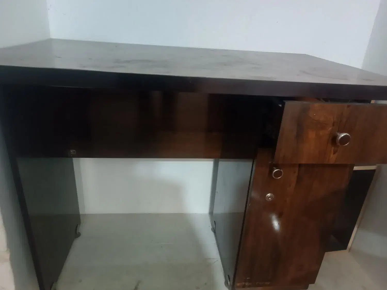 میز تحریر|میز تحریر و کامپیوتر|شیراز, آزادی|دیوار