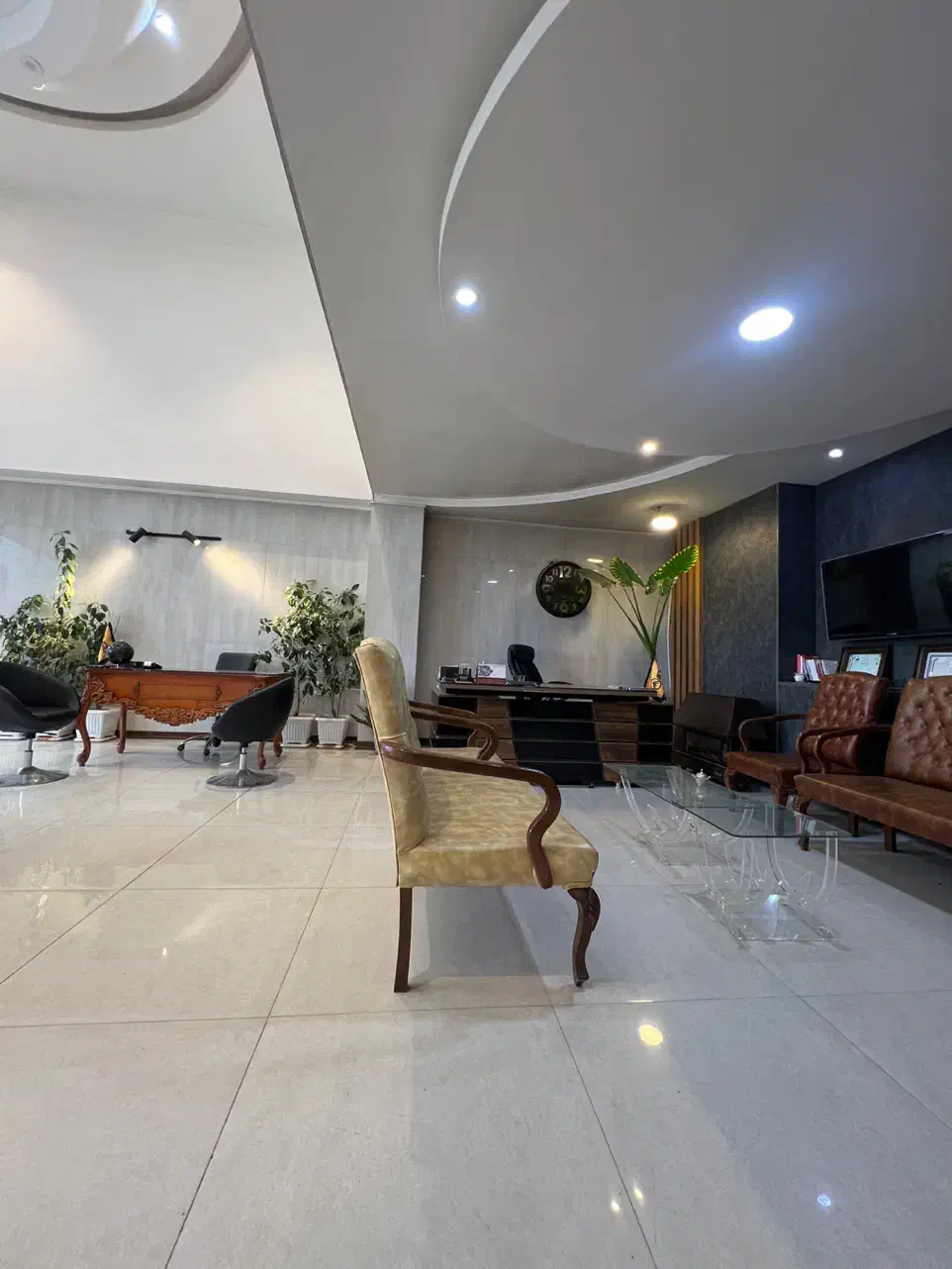 استخدام مشاور و منشی جهت دفتر املاک|استخدام اداری و مدیریت|کرج, فاز ۲ مهرشهر|دیوار