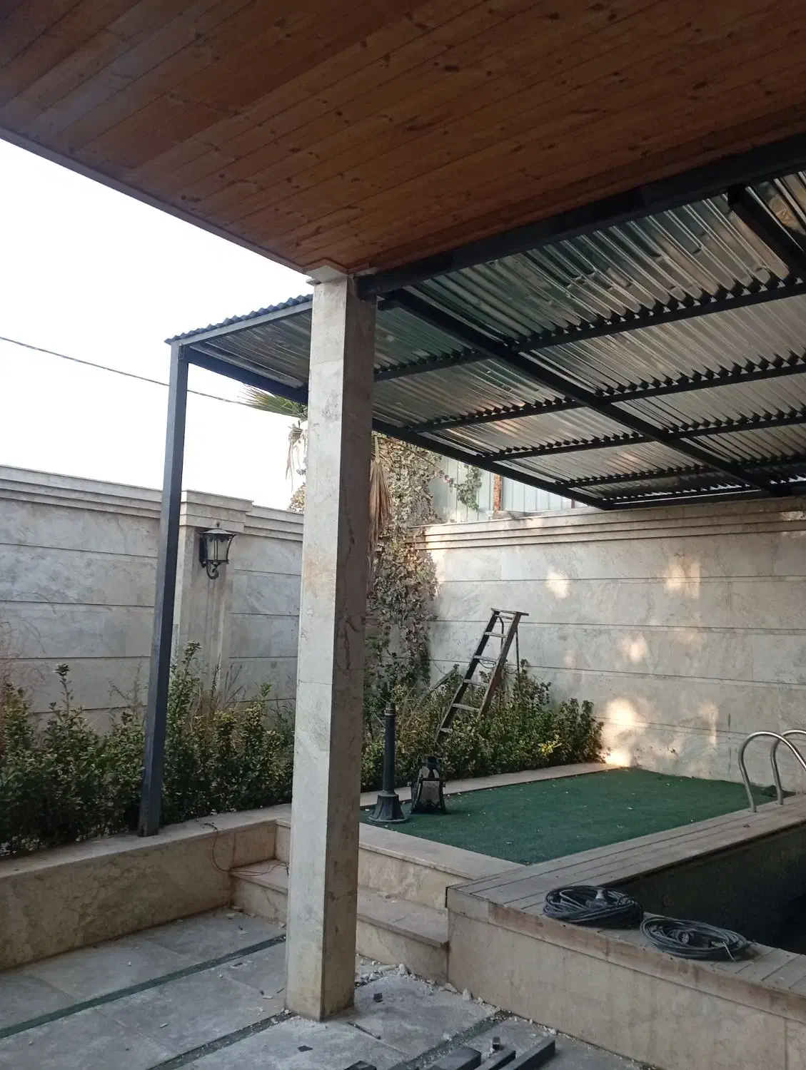 نصب و اجرا شیروانی. آلاچیق چوب و کامپوزیت|خدمات پیشه و مهارت|فردیس, فردیس|دیوار