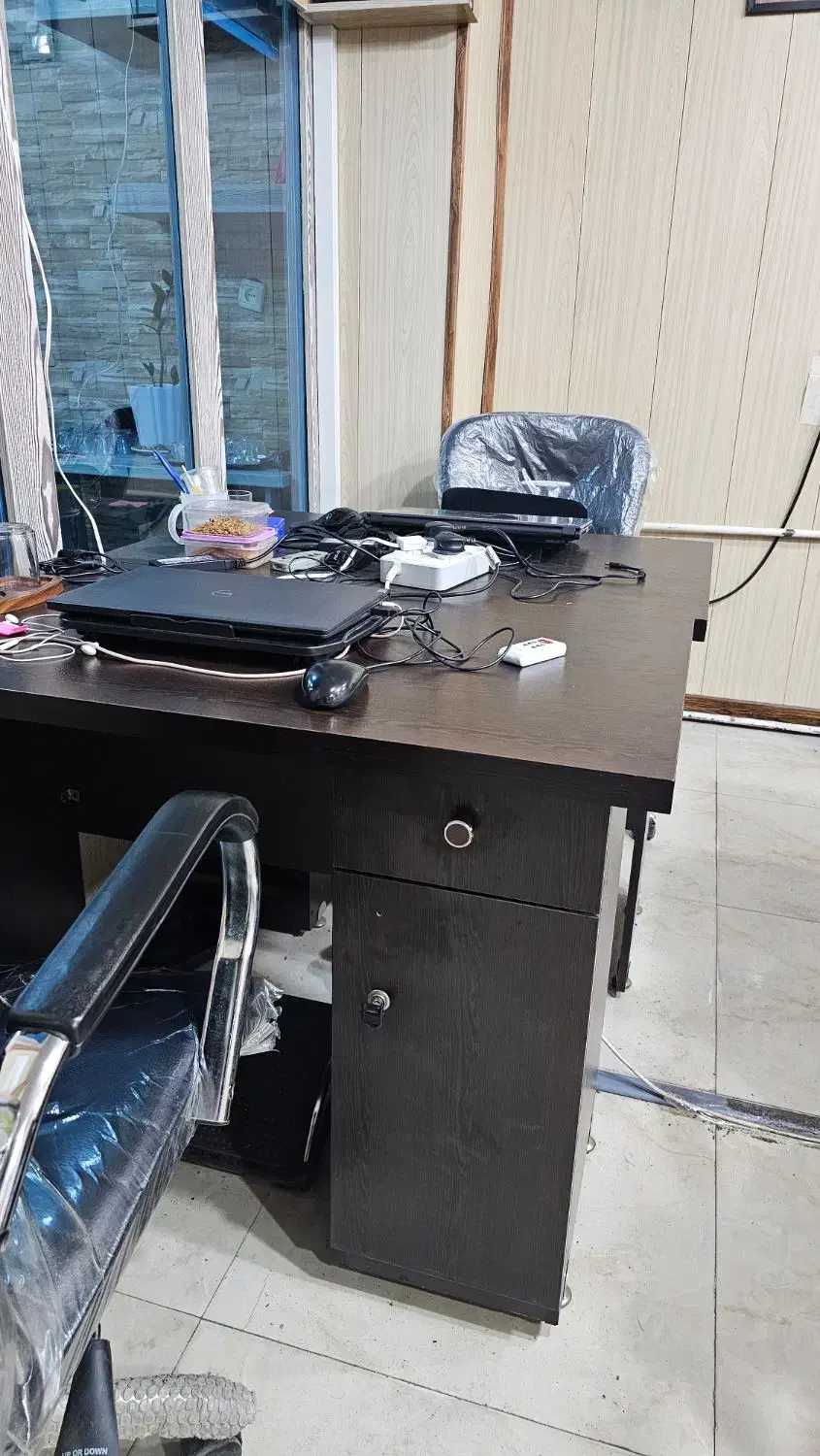 میز اداری در حد نو|مبلمان اداری|شیراز, شهرک بهار|دیوار